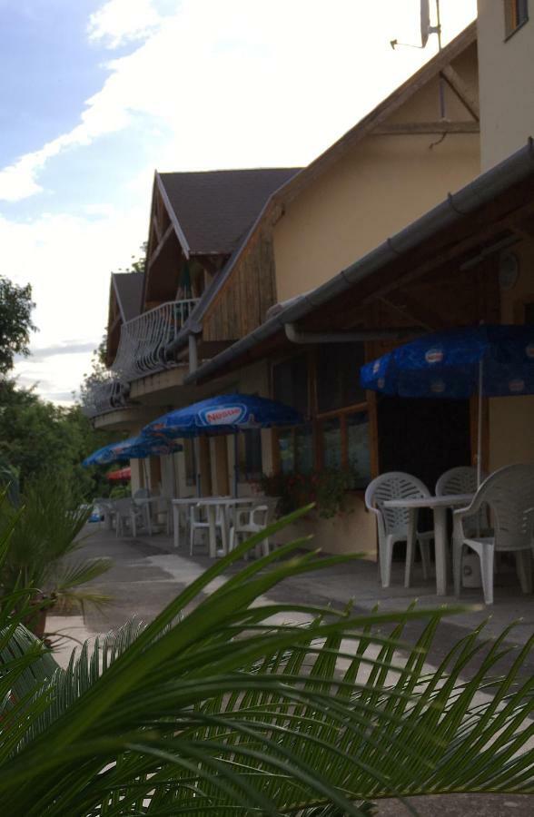 Balatonszárszó Fasor Vendeghaz酒店 外观 照片